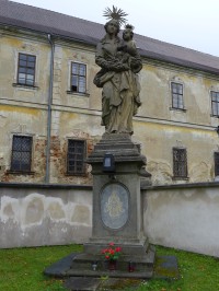 Police nad Metují - socha Panny Marie