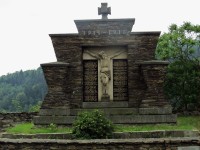 02 Pomník padlým v 1.svět. válce u kostela