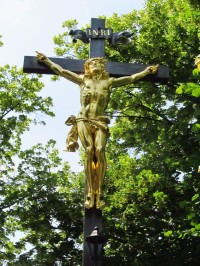 28 Pozlacený Kristus - náměstí Chyše