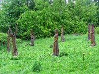 26 Dřevěné sochy pod Hlavaticí