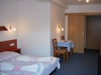 Cyklisté vítáni - Hotel Jenišov - restaurace