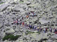 študáci jdou na Terryho chatu