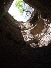Vnitřek předsunuté bašty u hradu Hasištejn