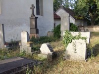 Hřbitov u kostela sv. Jana Nepomuckého v Tetíně