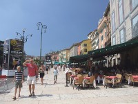 Kavárny a restaurace na Piazza Bra