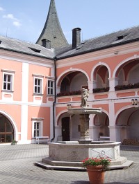 Kašna u zámku v Sokolově