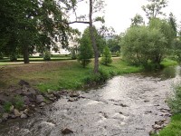 Říčka Bystřice v zámeckém parku