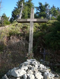 kříž na památku obětem Lysé hory