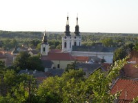 Pravoslavná katedrála a vedle katolický kostel