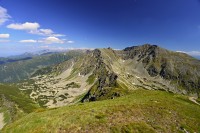 Slovensko - Západní Tatry: Roháče - pohled na Vrece a Zadnou Spálenou dolinu, uprostřed Skriniarky