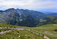 Slovensko - Západní Tatry: Roháče - pohled z Volovce na tři Roháčská plesa a Ťatliakovo jezero