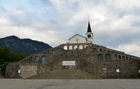 Slovinsko - Julské Alpy: Kobarid (italská kostnice)