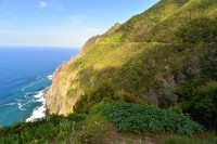 Madeira: stezka Porto da Cruz - Boca do Risco, políčka na neuvěřitelných místech