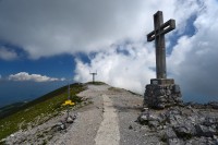 Rakousko - Schneeberg: kříž na Klosterwappen - nejvyšší hora Dolního Rakouska