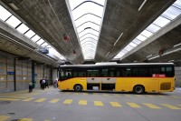 Švýcarsko - Walliské Alpy: PostAuto - autobusové nádraží v Saas-Fee