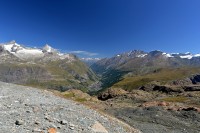 Švýcarsko - Walliské Alpy: údolí s Zermattem z Trockener Steg