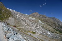 Švýcarsko - Walliské Alpy: Přehrada Mattmark  - pohled z hráze na ledovec Allalin