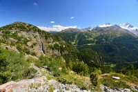 Švýcarsko: pohled od přehrady Emosson do údolí