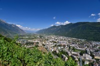 Švýcarsko: pohled ze silnice nad Martigny na Martigny