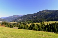 Slovensko - Chočské vrchy: planina Svorad, vzadu vršky Roháčů