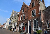 Nizozemsko: Veere – domy na nábřeží