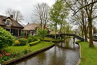 Nizozemsko (12): Giethoorn – nizozemské Benátky, Sloten a Hindeloopen – městečka ve Frísku