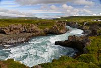 Island: vodopád Goðafoss - řeka Skjálfandafljót