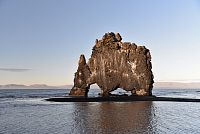 Island: poloostrov Vatnsnes - skála Hvítskerur