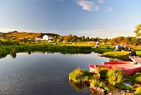 Island: jezero Mývatn - kemp Bjarg