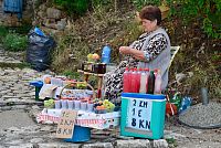 Bosna a Hercegovina: Počitelj - prodavačka občerstvení