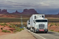 USA Jihozápad: trucky v Monument Valley