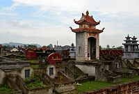 Severní Vietnam: hřbitov u Tam Coc
