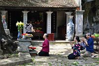 Severní Vietnam: buddhistická svatyně v Trang An