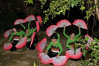 Severní Vietnam: tradiční tanec v oblasti Mai Chau
