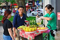 Severní Vietnam: Hanoj - pouliční prodej