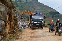 Severní Vietnam: oblast Ha Giang - silnice ve výstavbě