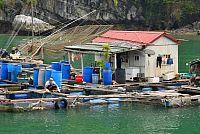 Severní Vietnam: Cat Ba - plavba zátokou Lan Ha Bay - plovoucí vesnice
