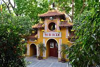 Severní Vietnam: Hanoj - buddhistický chrám Quán Sứ