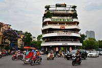 Severní Vietnam: Hanoj - ulice Đinh Tiên Hoàng u jezera Hoàn Kiếm