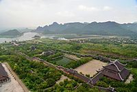Severní Vietnam: oblast Ninh Binh - buddhistický komplex Bái Đính - pohled z věže