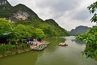 Severní Vietnam: oblast Ninh Binh - projížďky v Trang An
