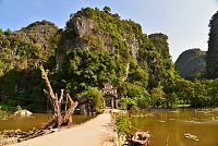 Severní Vietnam: oblast Ninh Binh - pagoda Bích Động
