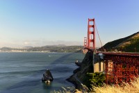 USA Jihozápad: San Francisco - Golden Gate Bridge z parkoviště Vista Point - za slunečného počasí