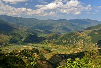 Severní Vietnam: oblast Mu Cang Chai - výhled od památníku u průsmyku Khau Pha