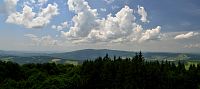 Bílé Karpaty: Velký Lopeník - výhled z rozhledny směrem k Velké Javořině