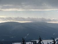 Bílé Karpaty: Velký Lopeník - výhled z rozhledny k Velké Javořině a Jelenci v zimě