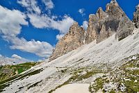 Itálie - Dolomity: Tre Cime di Lavaredo / Drei Zinnen - chodník mezi chatou Autonzo a chatou Lavaredo