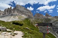 Itálie - Dolomity: Tre Cime di Lavaredo / Drei Zinnen - turistické značení
