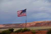 USA - Jihozápad: Monument Valley - vlajka u Forrest Gump Point