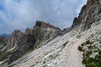 Itálie - Dolomity: stezka č.441 ze sedla Falzarego k Averau - traverz pod horou Averau